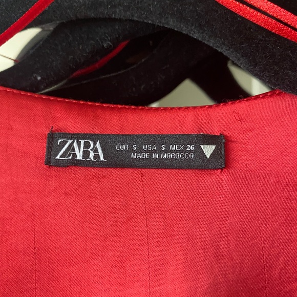 Mini Zara dress red silk with shoulder pads - Picture 7 of 8